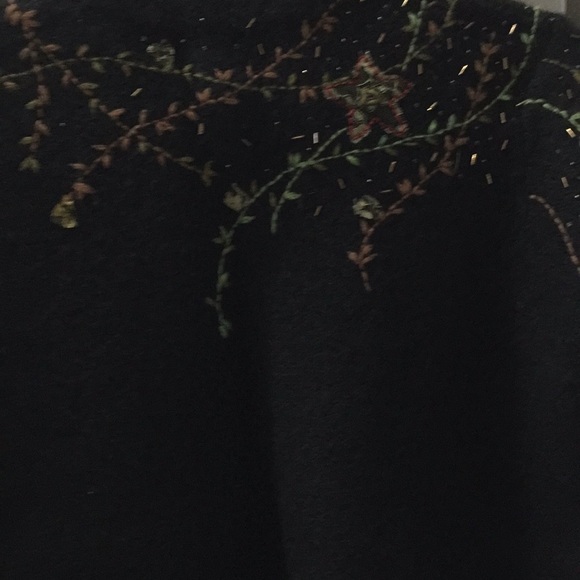 Lady’s embroidered wool cardigan sweater - Picture 3 of 4